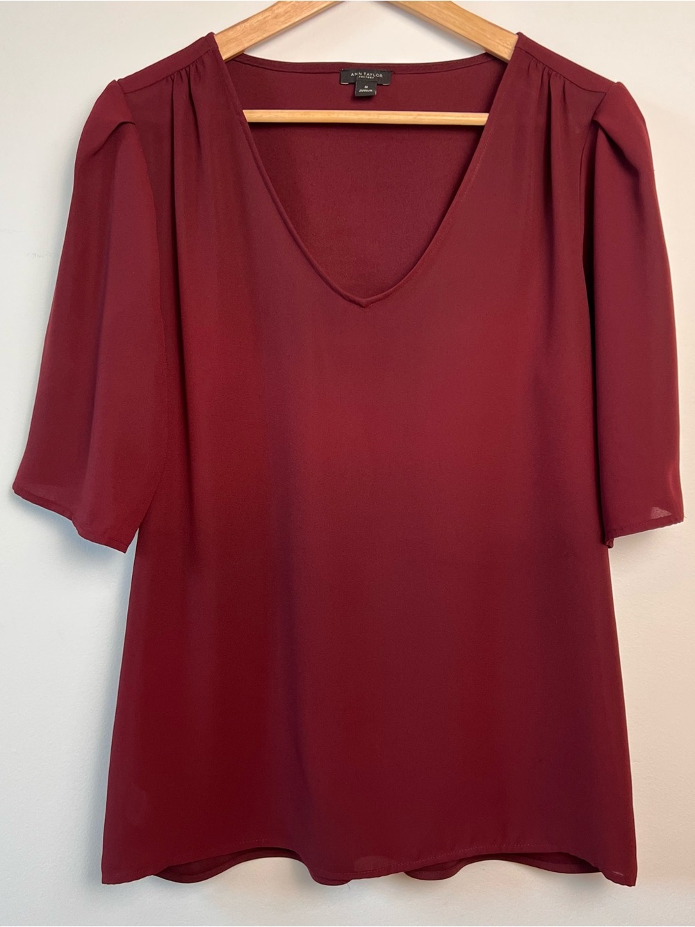 Ann Taylor Factory Burgundy V Neck Blouse Medium Flowy 3/4 Sleeve Top
